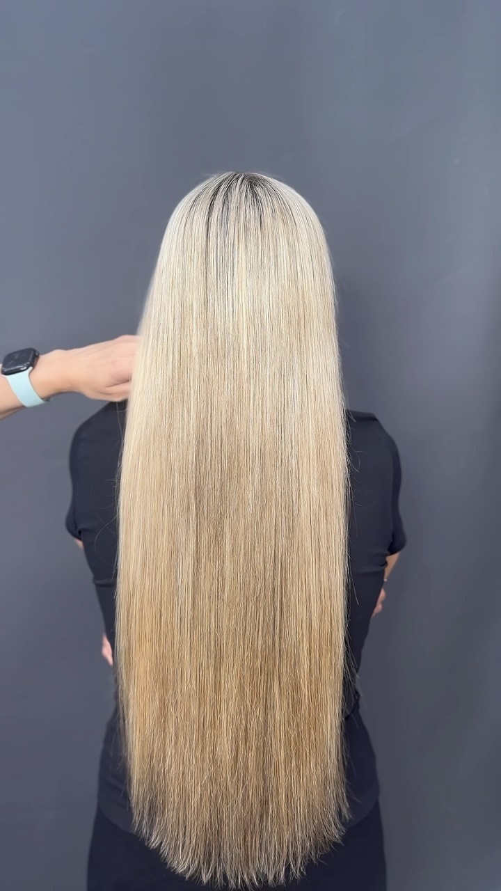 Dlouhé rovné blond vlasy po melíru