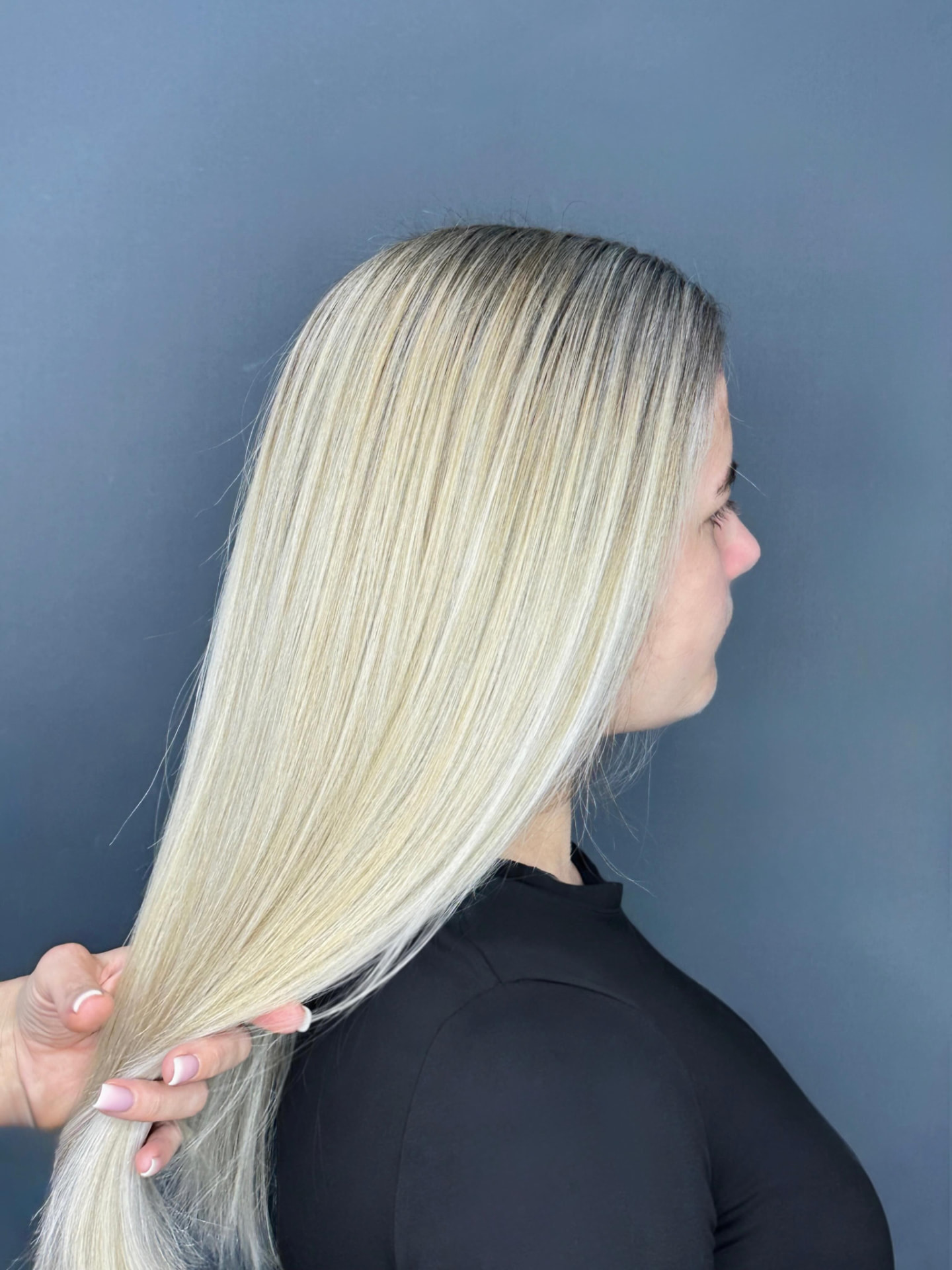 Dlouhé blond vlasy po ošetření v La Manš Studio